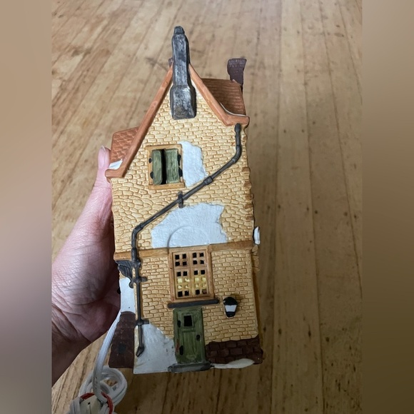 Department 56 lighted Ceramic Counting House - Picture 7 of 8